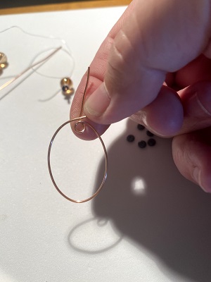 Susan LeGuyader's Barely Contained - Making Bead Link Chain - , Contemporary Wire Jewelry, Making Chain, Chain Making , Jump Rings, Jump Ring, Making Jump Rings, Loops, Wire Loop, Wrapped Wire Loop, open the loop of your dangles